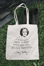 Cargar imagen en el visor de la galería, Tote bag natural con asa natural con ilustración y cita de Mary Shelley en inglés.