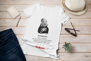 Camiseta blanca mujer con ilustración de Toni Morrison por Fernando Vicente.