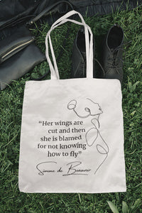 Tote bag color natural con asa natural de la colección Quotes & Co con ilustración de silueta de mujer y cita de Simone de Beauvoir.