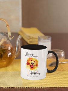 Taza blanca con asa negra de la colección de Quotes & Co con ilustración de perro en acuarela y cita de Marilyn Monroe.