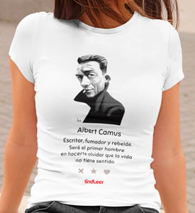 Camiseta blanca mujer con ilustración de Albert Camus por Fernando Vicente