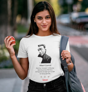 Camiseta blanca mujer con ilustración de Albert Camus por Fernando Vicente