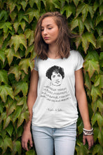 Cargar imagen en el visor de la galería, Camiseta mujer blanca con la ilustración y cita de Rosalía de Castro, ilustrada por Andrea Reyes 