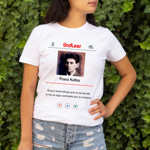 camiseta franz kafka metamorfosis tindleer humor literario regalos para lectores