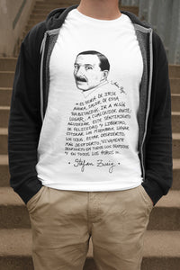 Camiseta blanca hombre con ilustración y cita de Stefan Zweig en español.