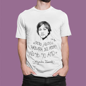 Camiseta blanca hombre con ilustración y cita de Alejandra Pizarnik.