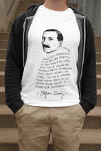 Cargar imagen en el visor de la galería, Camiseta blanca hombre con ilustración y cita de Stefan Zweig en español.