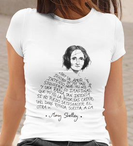 Camiseta blanca mujer con ilustración y cita de Mary Shelley en español.