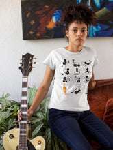 Cargar imagen en el visor de la galería, Camiseta blanca mujer de la colección Lectorix con 12 figuras de personas leyendo.