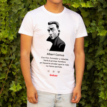 Cargar imagen en el visor de la galería, Camiseta blanca hombre con ilustración de Albert Camus por Fernando Vicente