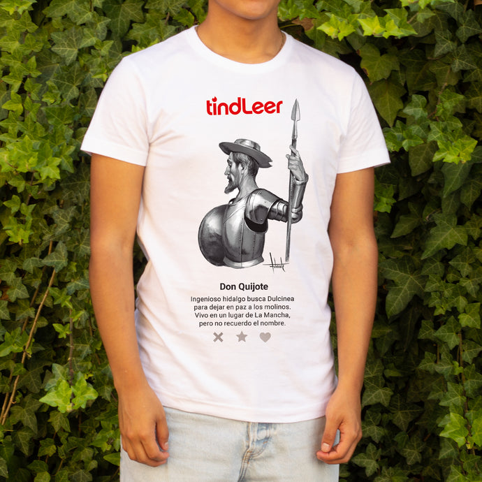 Camiseta blanca hombre con ilustración de Don Quijote dibujada por Fernando Vicente.