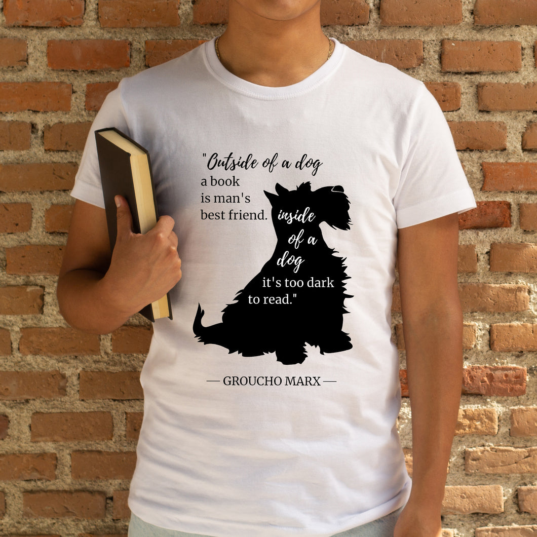 Camiseta blanca hombre de la colección Quotes & Co con ilustración de perro y cita de Groucho Marx.