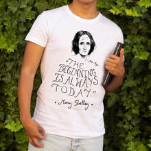 Cargar imagen en el visor de la galería, Camiseta blanca hombre con ilustración y cita de Mary Shelley en inglés.