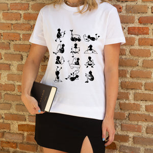 Camiseta blanca mujer de la colección Lectorix con 12 figuras de personas leyendo.