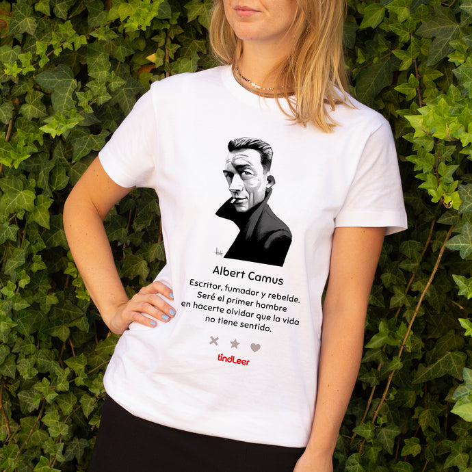 Camiseta blanca mujer con ilustración de Albert Camus por Fernando Vicente