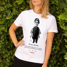 Cargar imagen en el visor de la galería, Camiseta blanca mujer con ilustración de Franz Kafka por Fernando Vicente.