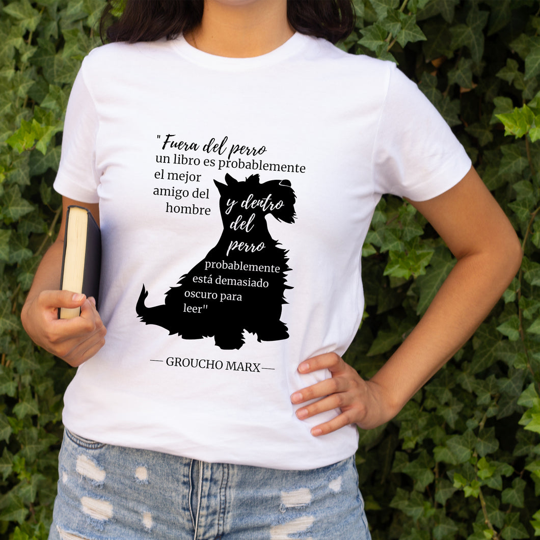 Camiseta blanca mujer de la colección Quotes & Co con ilustración de perro y cita de Groucho Marx.