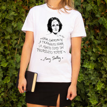 Cargar imagen en el visor de la galería, Camiseta blanca mujer con ilustración y cita de Mary Shelley en español.