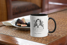 Cargar imagen en el visor de la galería, Taza blanca con asa negra con ilustración y cita de Emily Dickinson en español.