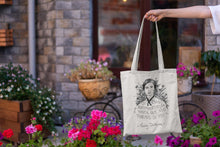 Cargar imagen en el visor de la galería, Tote bag natural con asa natural con ilustración y cita de Emily Dickinson en español.
