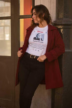 Cargar imagen en el visor de la galería, camiseta mujer tindleer agatha christie humor literario escritora regalos para lectores misterios reina del crimen asesinato en el orient express poirot