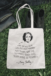 Tote bag natural con asa natural con ilustración y cita de Mary Shelley en español.