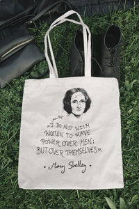 Tote bag natural con asa natural con ilustración y cita de Mary Shelley en inglés.