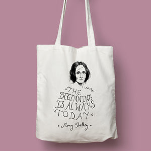 Tote bag natural con asa natural con ilustración y cita de Mary Shelley en inglés.