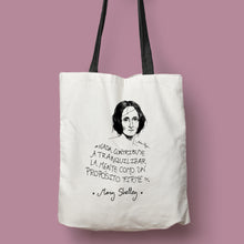 Cargar imagen en el visor de la galería, Tote bag natural con asa negra con ilustración y cita de Mary Shelley en español.