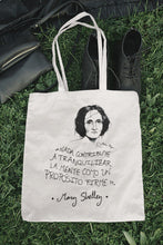 Cargar imagen en el visor de la galería, Tote bag natural con asa natural con ilustración y cita de Mary Shelley en español.