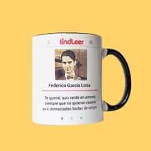 Cargar imagen en el visor de la galería, taza Federico garcía lorca tindleer bodas de sangre humor literario regalos para lectores
