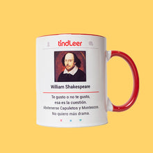 Cargar imagen en el visor de la galería, taza william shakespeare tindleer ser o no ser humor literario regalos para lectores