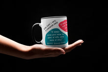 Cargar imagen en el visor de la galería, Taza blanca con asa negra de la colección Lectorix con citas de Claude Debussy, James Joyce, George Bernard Shaw y Van Gogh sobre el arte.