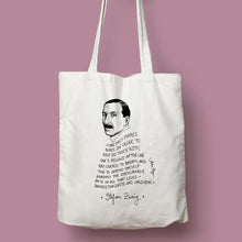 Cargar imagen en el visor de la galería, Tote bag de color natural con asa natural con ilustración y cita de Stefan Zweig en inglés.