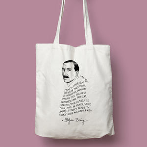 Tote bag de color natural con ilustración y cita de Stefan Zweig en inglés.