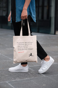 Tote bag natural con asa negra de la colección Lectorix con cita de Jane Austen sobre la lectura en catalán