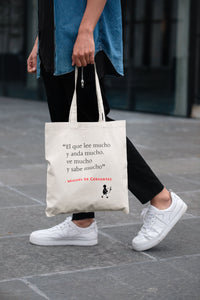 Tote bag natural con asa natural de la colección Quotes & Co con cita de Miguel de Cervantes sobre la lectura
