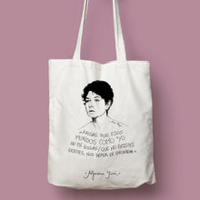 Cargar imagen en el visor de la galería, Tote bag Alfonsina Storni &#39;Andas por esos mundos...&#39;