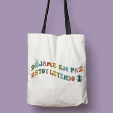 Cargar imagen en el visor de la galería, Tote bag &#39;Déjame en paz, estoy leyendo&#39; III