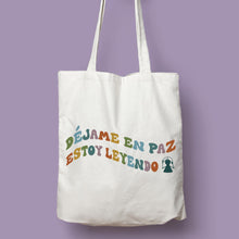 Cargar imagen en el visor de la galería, Tote bag &#39;Déjame en paz, estoy leyendo&#39; III