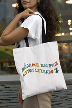 Cargar imagen en el visor de la galería, Tote bag &#39;Déjame en paz, estoy leyendo&#39; III