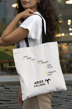 Cargar imagen en el visor de la galería, Tote bag &#39;Aries y de libros&#39;