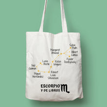 Cargar imagen en el visor de la galería, Tote bag &#39;Escorpio y de libros&#39;