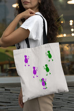 Cargar imagen en el visor de la galería, Tote bag natural con asa negra de la colección Lectorix con una pareja de figuras leyendo y abrazándose.