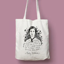 Cargar imagen en el visor de la galería, Tote bag natural con asa natural con ilustración y cita de Emily Dickinson en español.