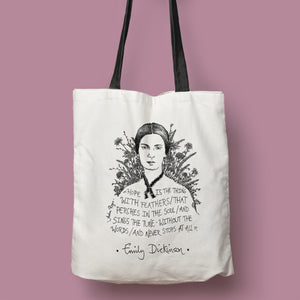 Tote bag natural con asa negra con ilustración y cita de Emily Dickinson en inglés.