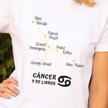 Cargar imagen en el visor de la galería, Camiseta &#39;Cáncer y de libros&#39; - mujer