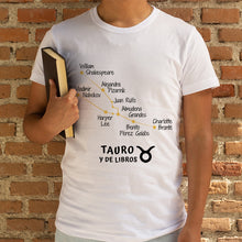 Cargar imagen en el visor de la galería, Camiseta &#39;Tauro y de libros&#39; - hombre