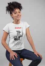 Cargar imagen en el visor de la galería, Camiseta blanca mujer con ilustración de Don Quijote dibujada por Fernando Vicente.