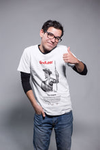 Cargar imagen en el visor de la galería, Camiseta blanca hombre con ilustración de Don Quijote dibujada por Fernando Vicente.